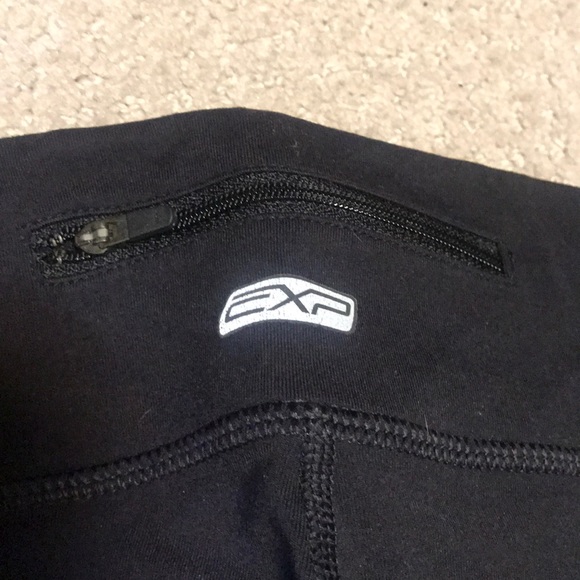 Express Capri compression pant - Picture 5 of 5